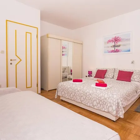 Zenta Apartment *